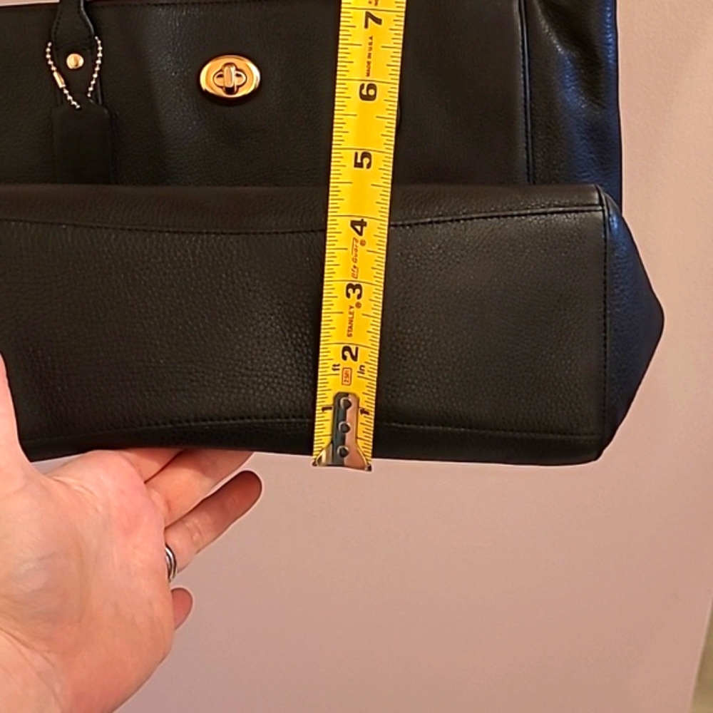 COACH black turnlock tote - Picture 8 of 9